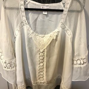 Monroe & main off white romance top